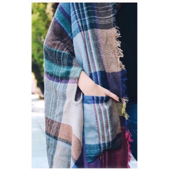 SOLD OUT 🤗🤗Plaid Roanoke Poncho NWT - Picture 2 of 2